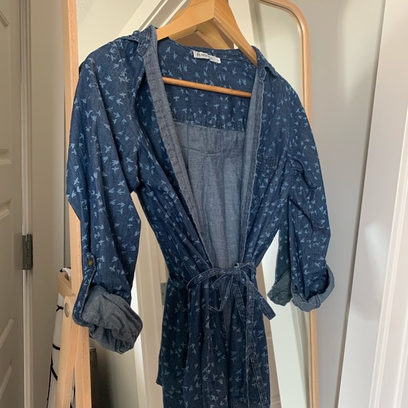 Belted Shirt - Picture 2 of 4